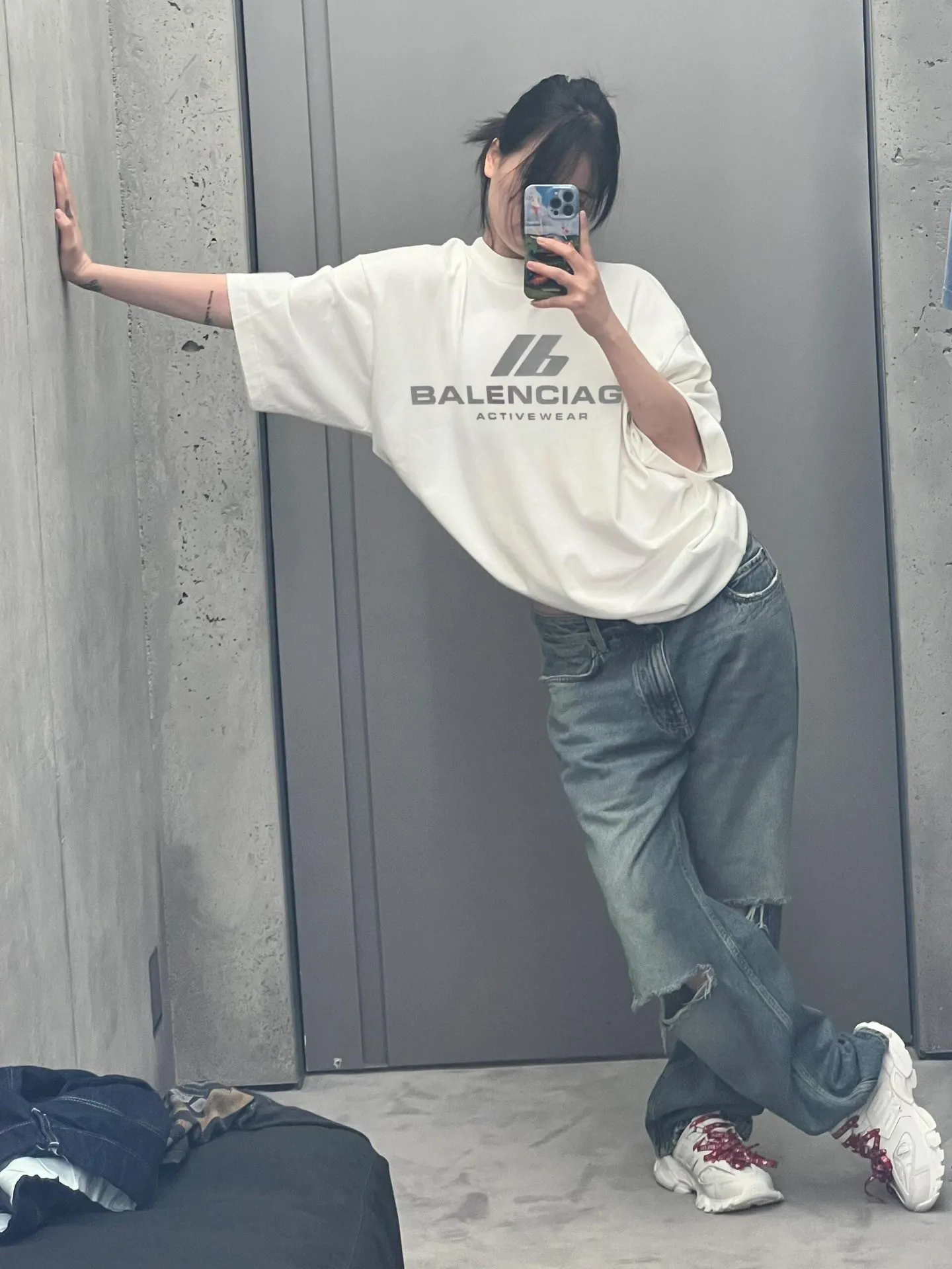 P80✨🔥 BALENCIAGA Paris 3M reflective letter printed short-sleeved T-shirt. Custom-woven and dyed 280g combed cotton heavyweight fabric. Zero color difference in threads. Perfect details. Different from the current currency version. Welcome to compare. Same Style for men and women. Must-sell in the picture above. Color: White Black Size: 1 2 3 4